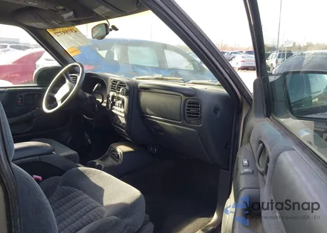 1999 Chevrolet Blazer Ls z USA, uszkodzony, nr VIN 1GNCT18W0XK221929